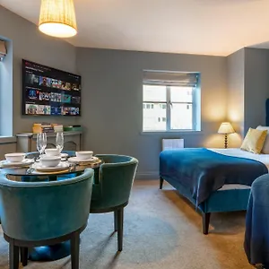 cosy-upmarket-2-bed-apartment-city-centre.tophotelsbath.com/